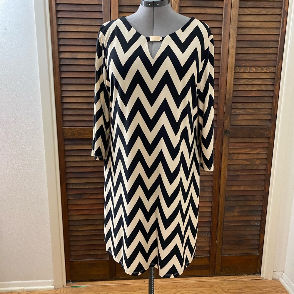 Tacera chevron dress. Size Large.